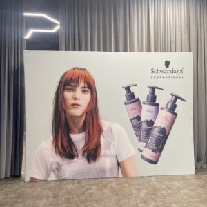 Продаж Пресс-волл из бруса з друком банеру